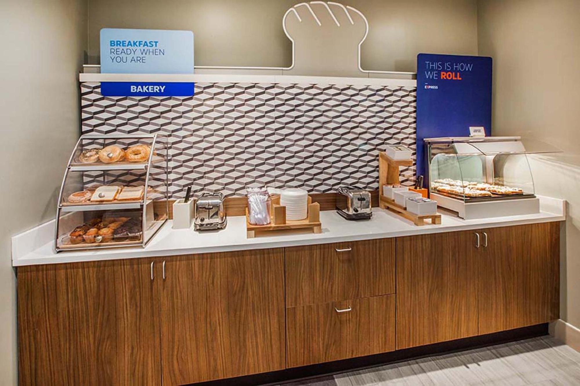 Holiday Inn Express & Suites Linden By Ihg エクステリア 写真